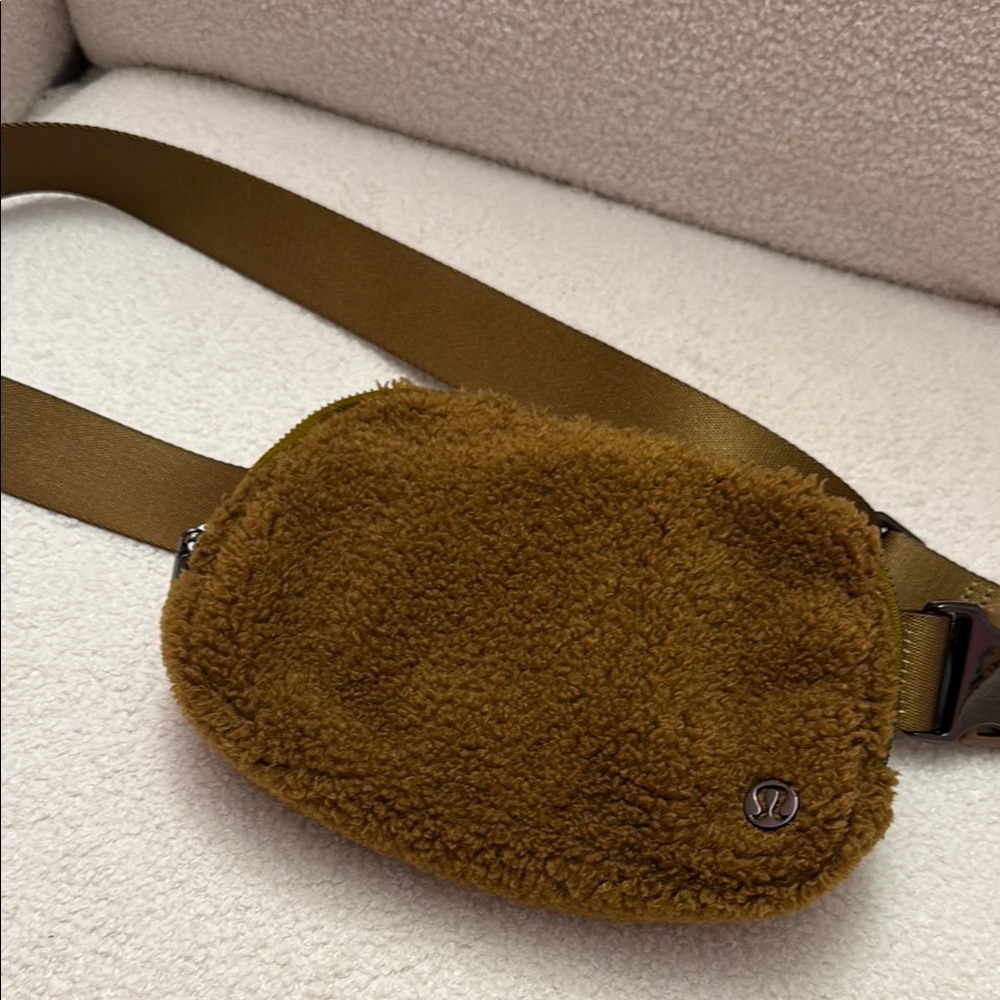 Lululemon Sherpa Belt Bag